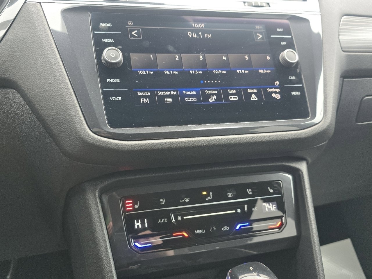 Used 2022 Volkswagen Tiguan SEL R-Line image 17