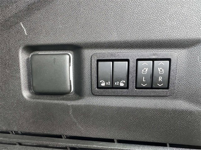 Used 2022 Chevrolet Tahoe LT w/ Luxury Package image 11