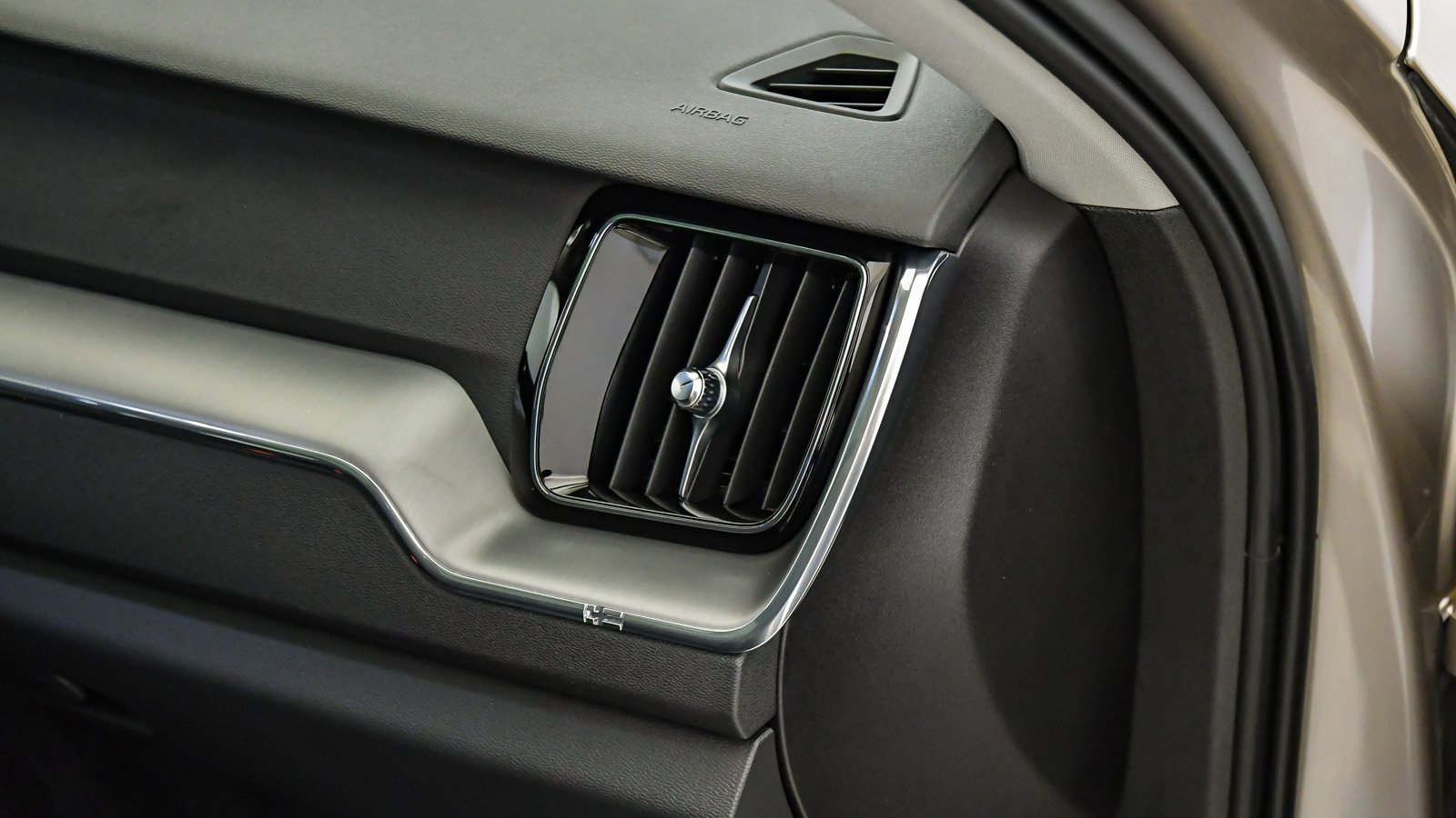 Certified 2025 Volvo XC60 B5 Core image 16