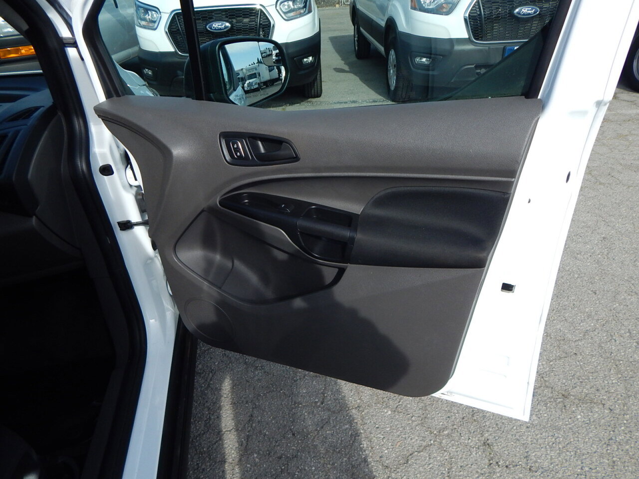 Used 2021 Ford Transit Connect XL image 22