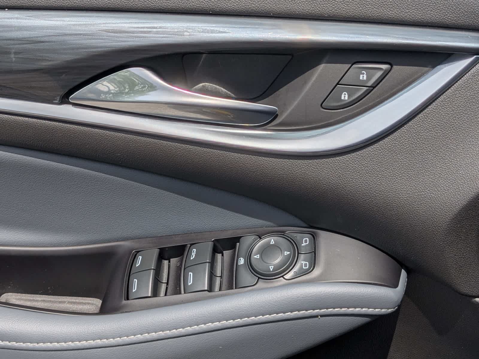 Used 2020 Buick Enclave Essence w/ Sound and Sites Package FWD image 19