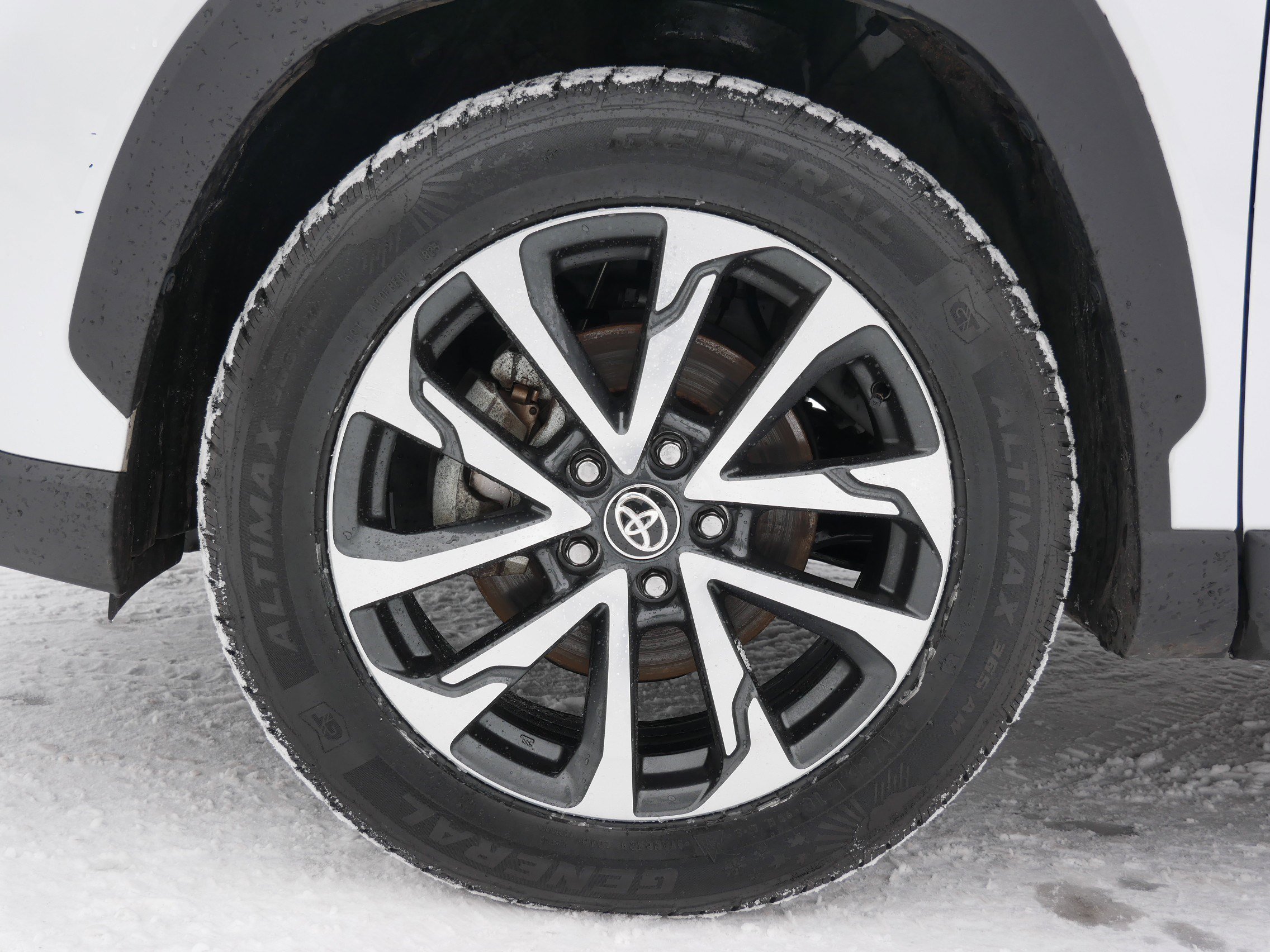 Used 2022 Toyota Corolla Cross XLE image 15