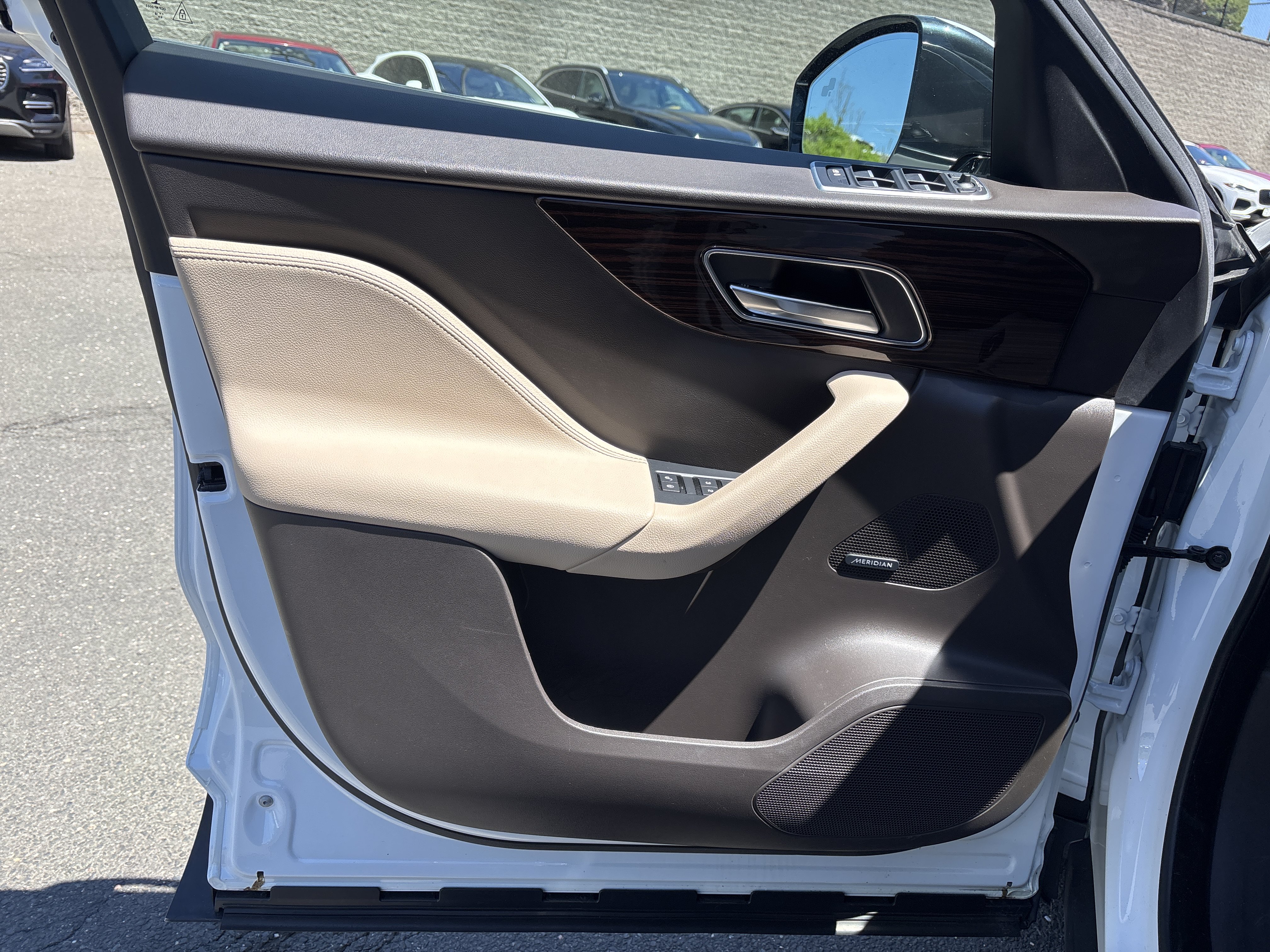 Used 2019 Jaguar F-PACE Prestige AWD/4WD image 16