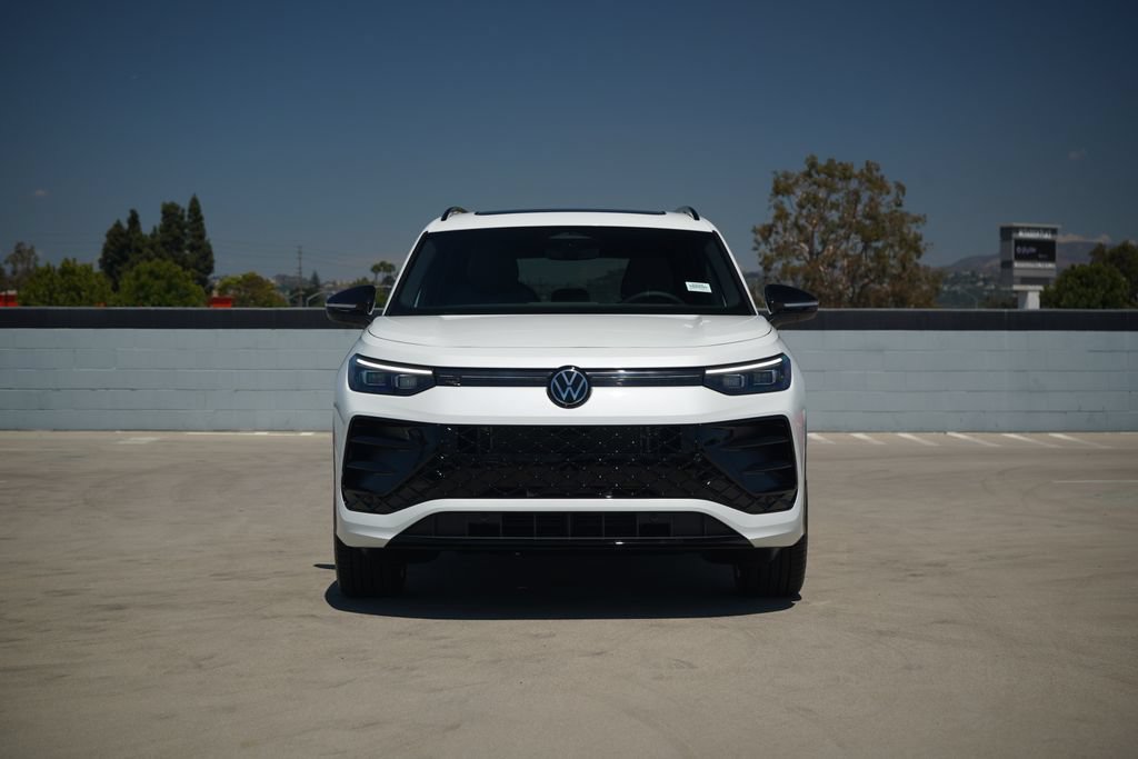 New 2026 Volkswagen Tiguan SE R-Line FWD image 2