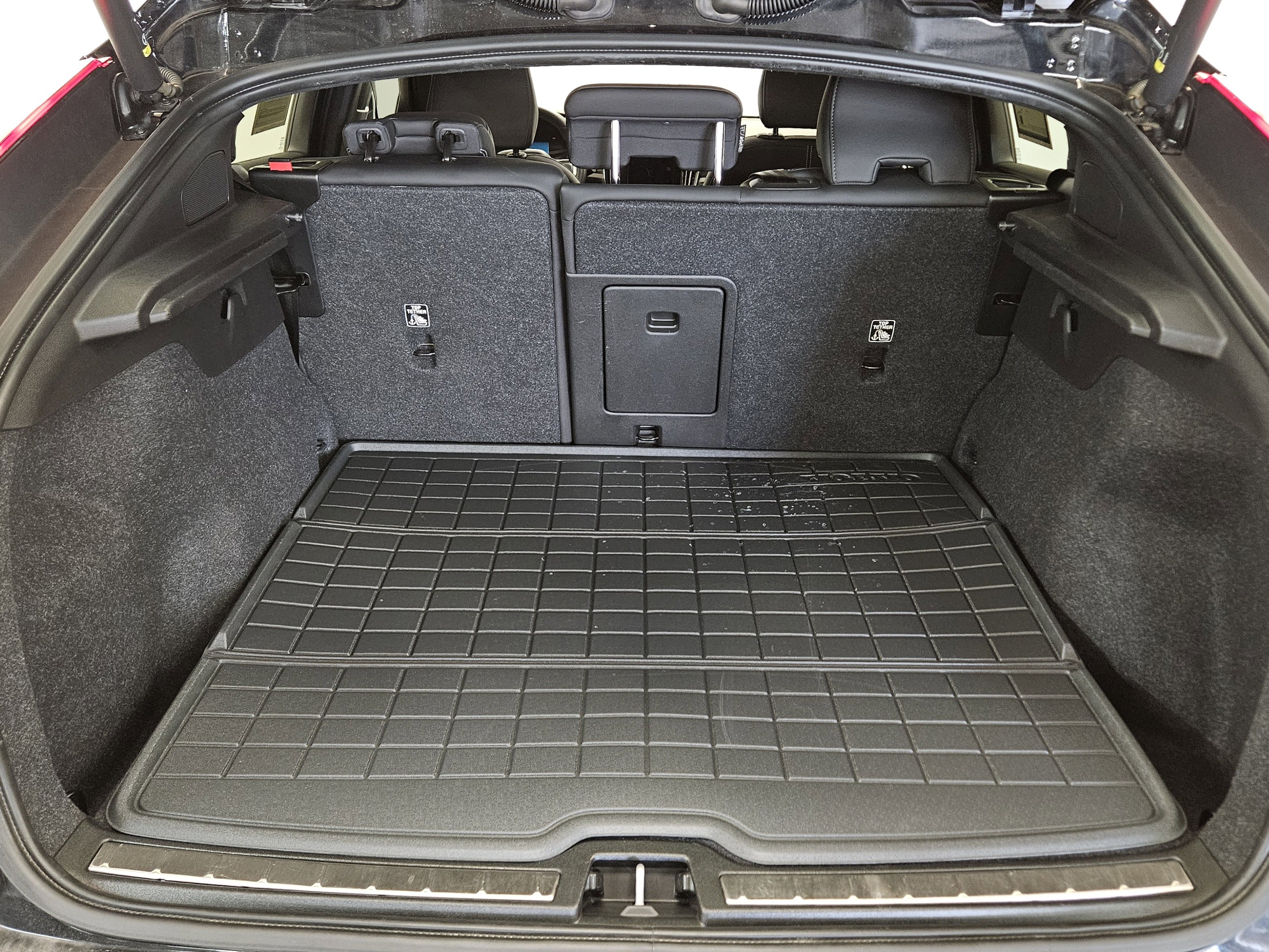 Used 2023 Volvo C40 P8 Recharge Ultimate image 17