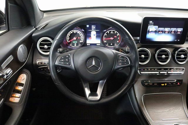 Used 2019 Mercedes-Benz GLC 300 4MATIC image 4