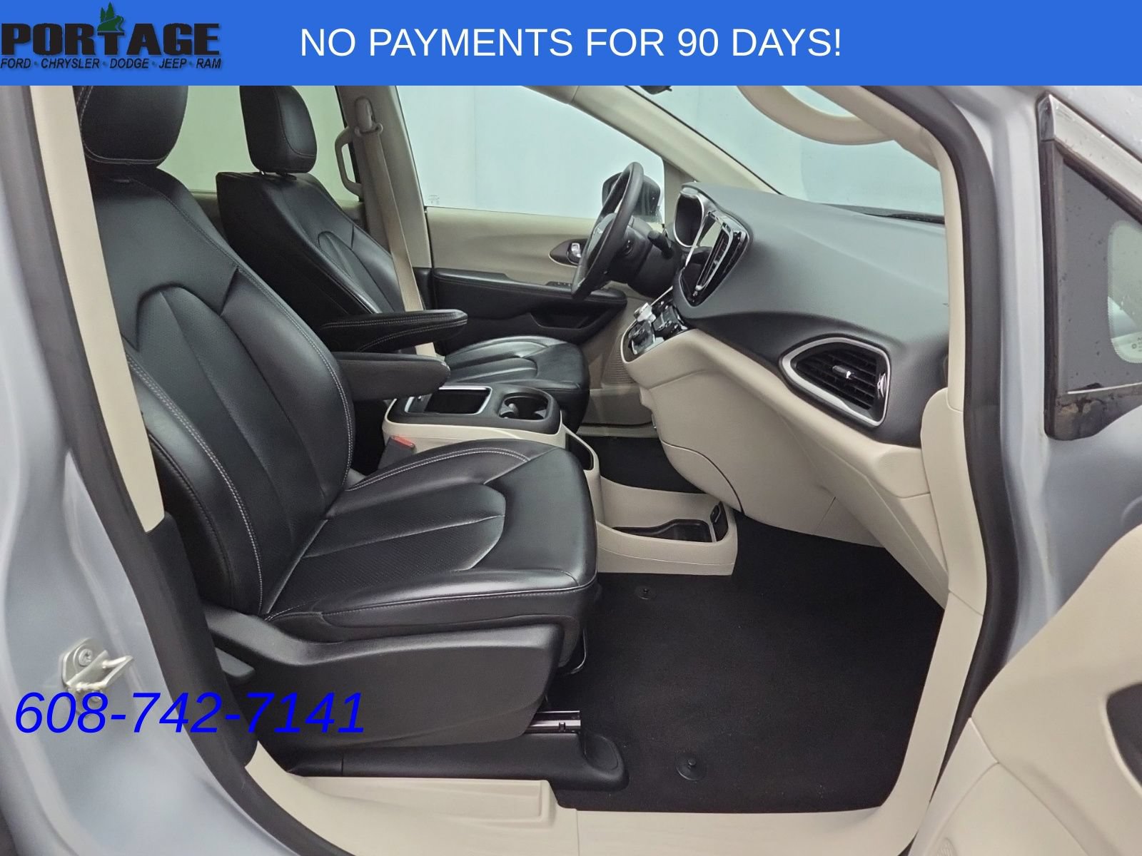 Used 2023 Chrysler Pacifica Touring-L FWD image 43
