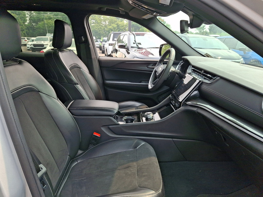 Certified 2023 Jeep Grand Cherokee Altitude AWD/4WD image 12