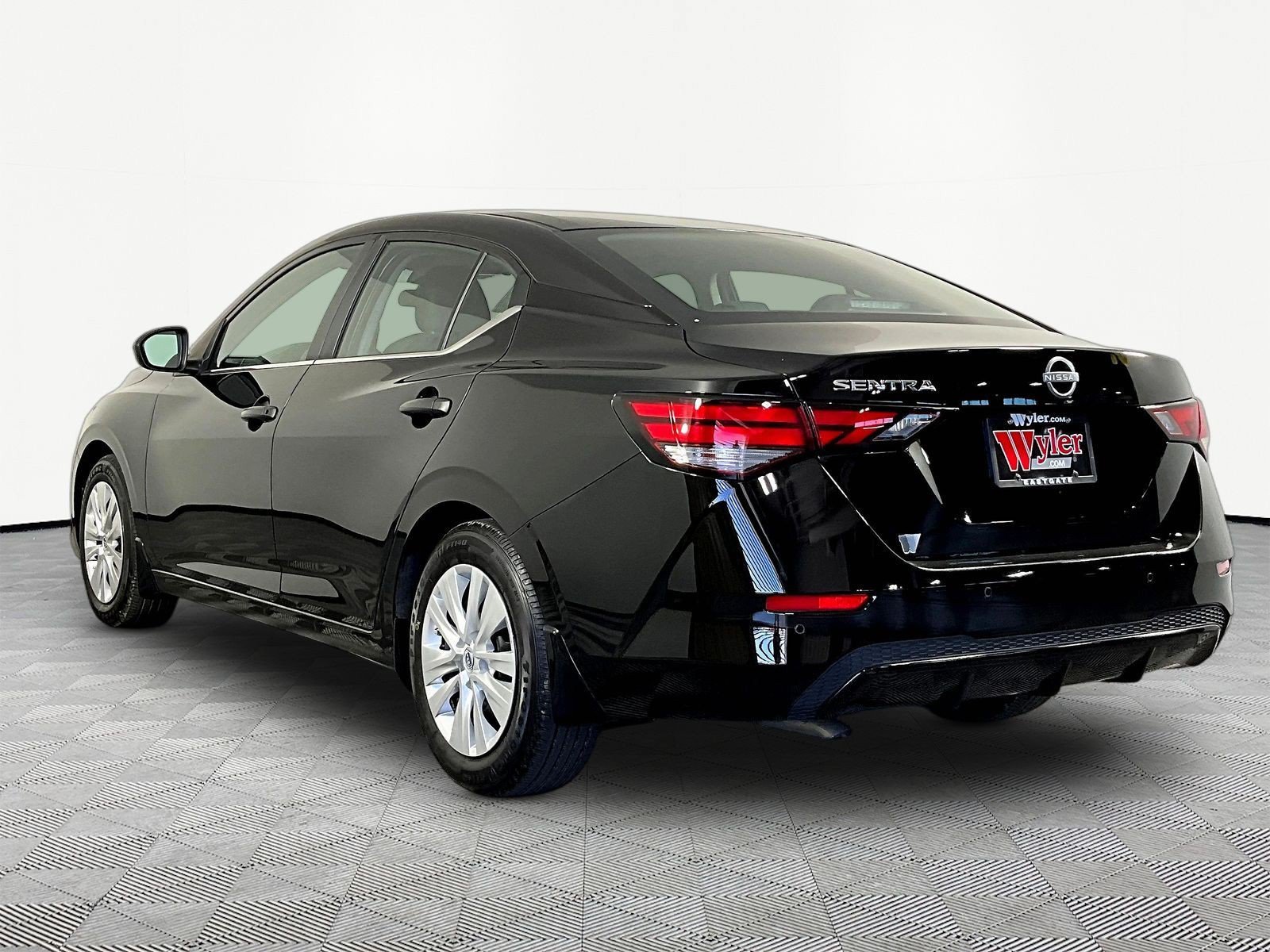 Certified 2025 Nissan Sentra S FWD image 4