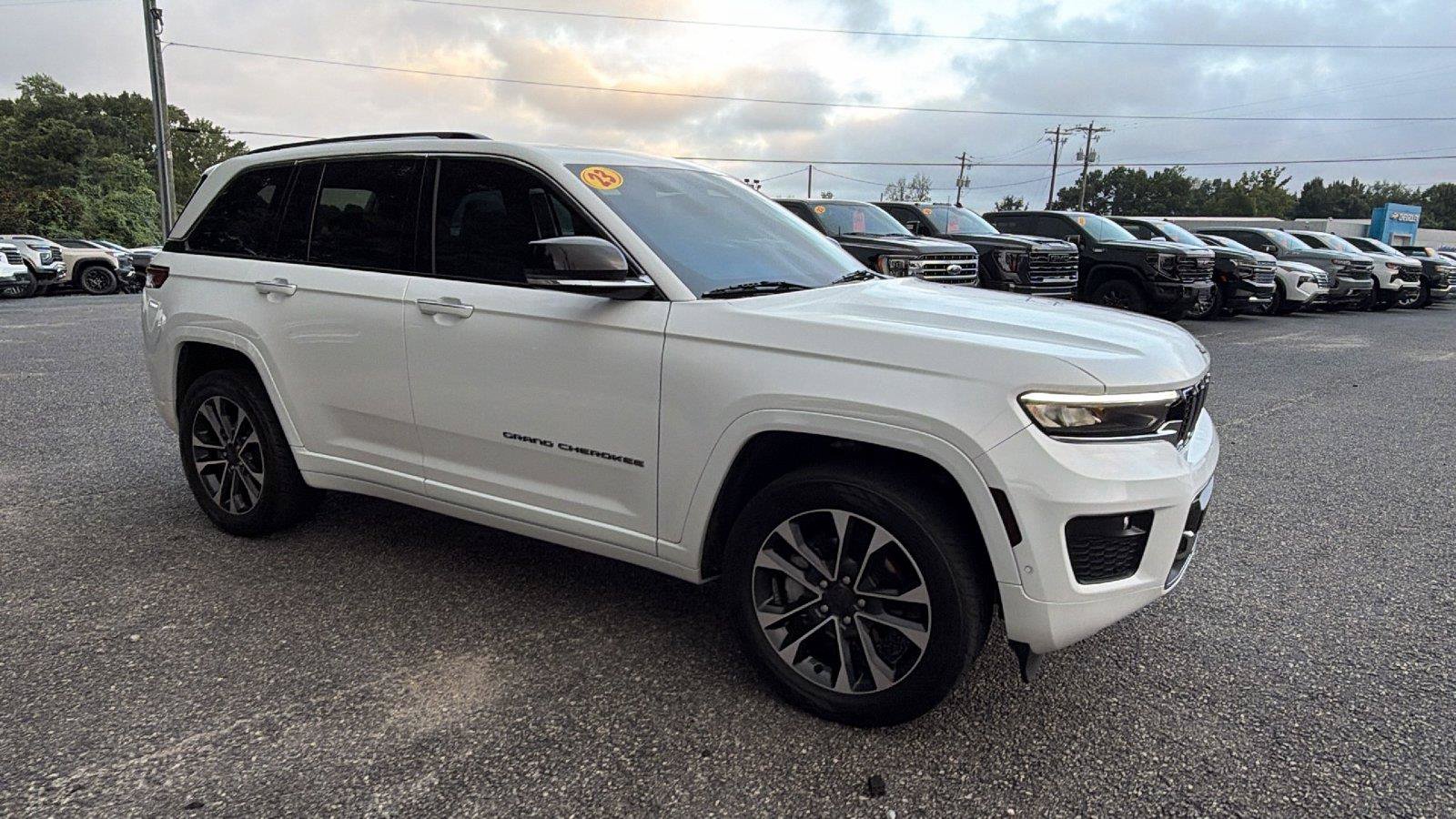Used 2023 Jeep Grand Cherokee Overland RWD image 7