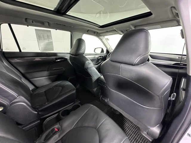 Used 2023 Toyota Highlander Platinum image 13