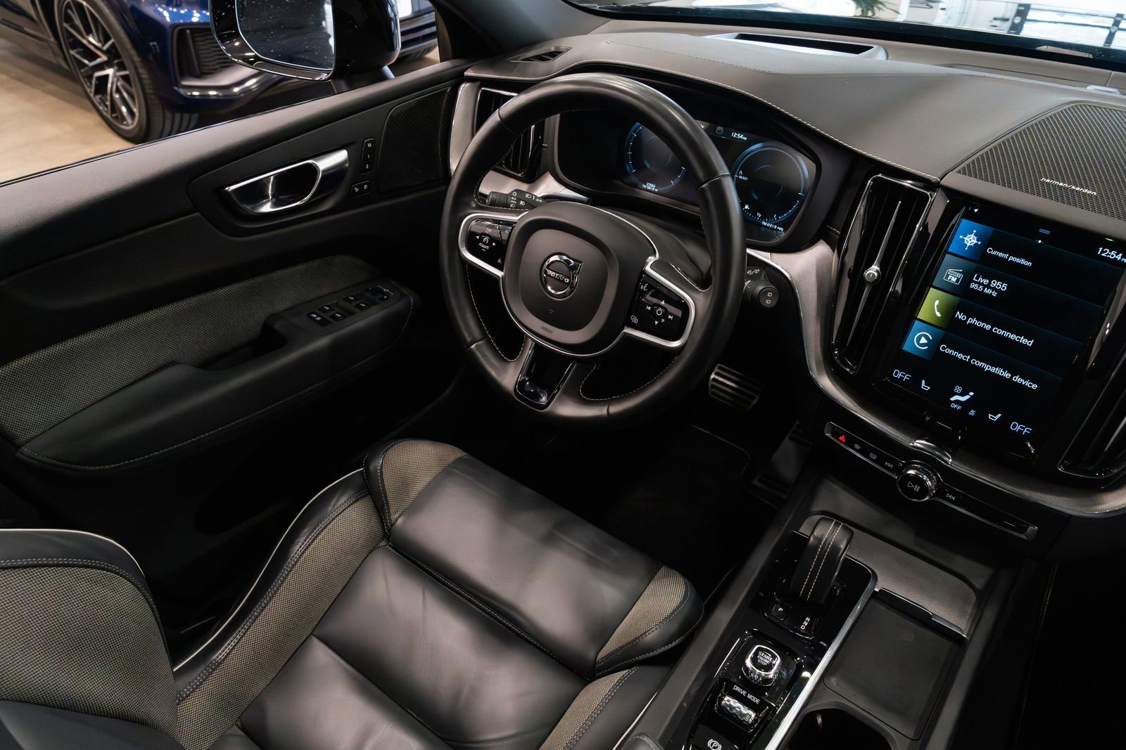 Used 2021 Volvo XC60 T8 R-Design w/ Advanced Package AWD/4WD image 10