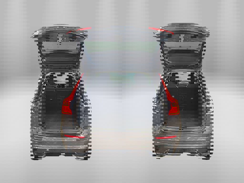 Used 2025 Volvo XC60 B5 Plus w/ Climate Package image 39