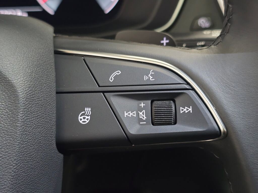 Certified 2025 Audi Q5 2.0T Premium w/ Convenience Plus Package image 48