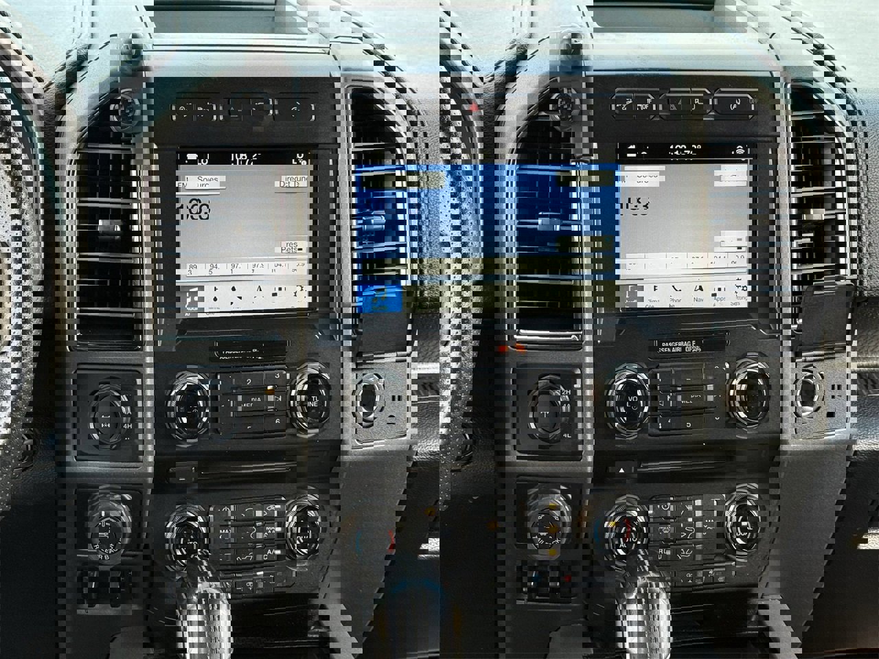 Used 2018 Ford F150 Raptor w/ Equipment Group 802A Luxury image 17