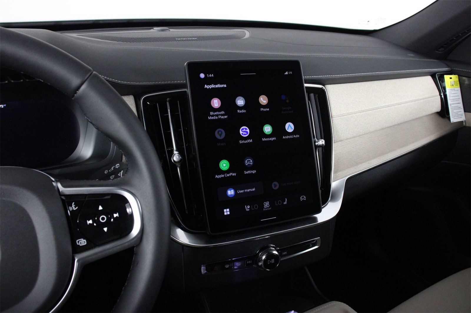 New 2026 Volvo XC90 B6 Plus w/ Protection Package Premier image 6