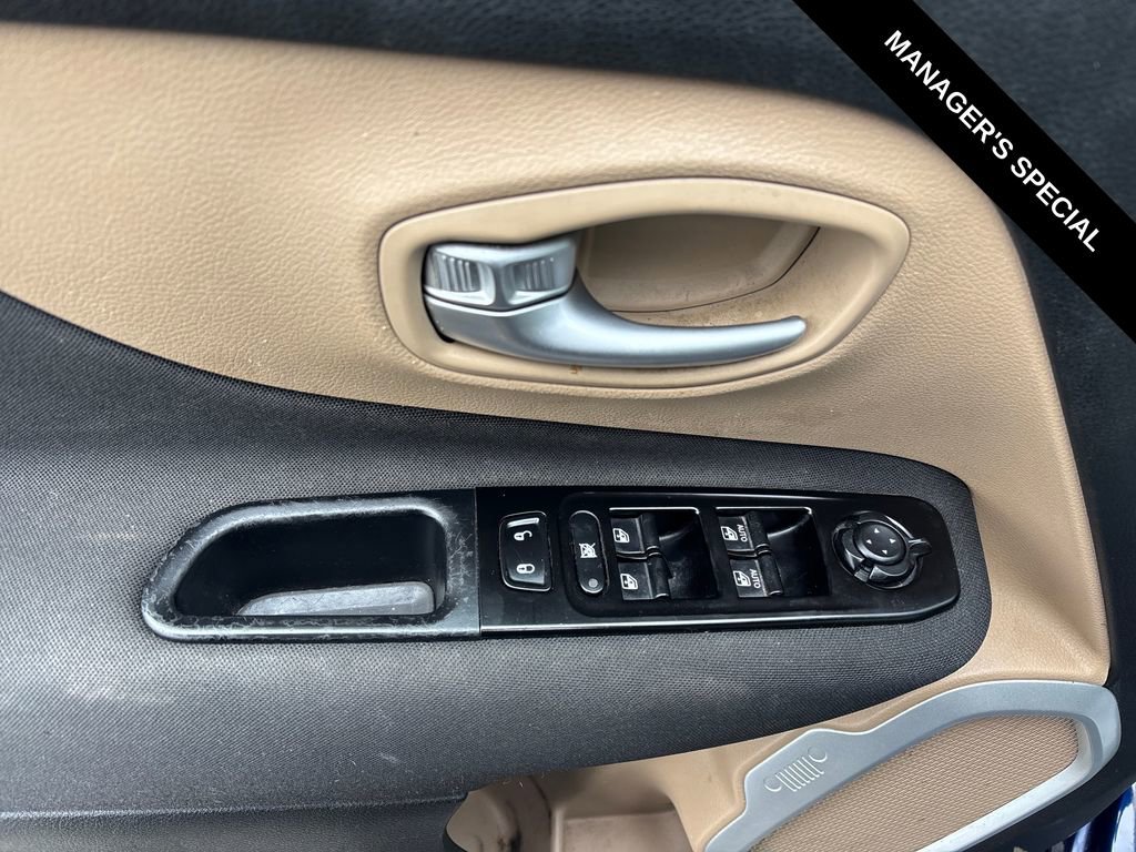 Used 2020 Jeep Renegade Latitude AWD/4WD image 14