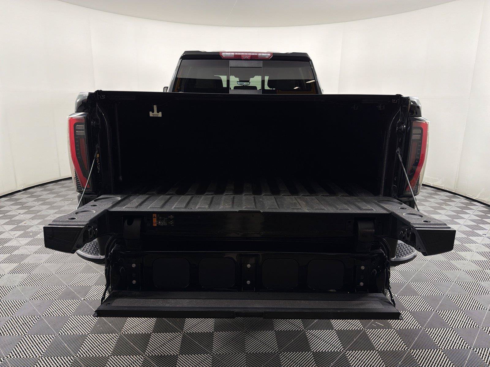 Used 2024 GMC Sierra 2500 AT4 w/ AT4 Premium Plus Package AWD/4WD image 17