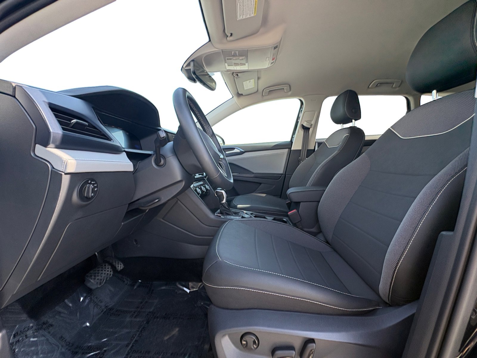 Certified 2024 Volkswagen Taos SE image 2