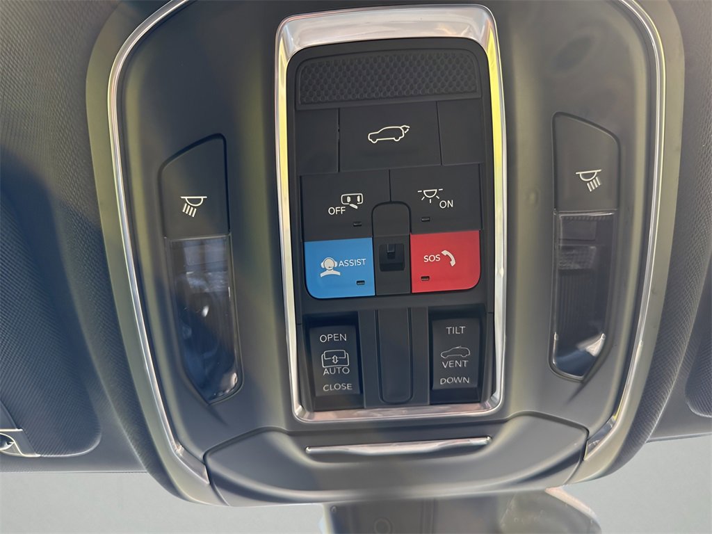 New 2025 Jeep Grand Cherokee L Altitude image 32