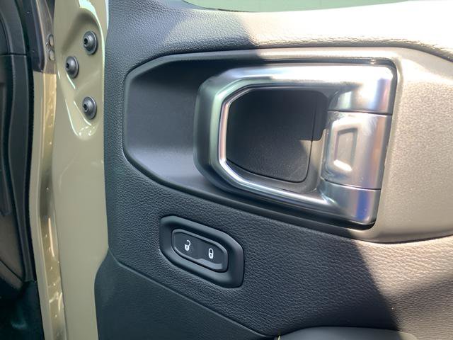 New 2025 Jeep Wrangler Unlimited Rubicon 392 image 32