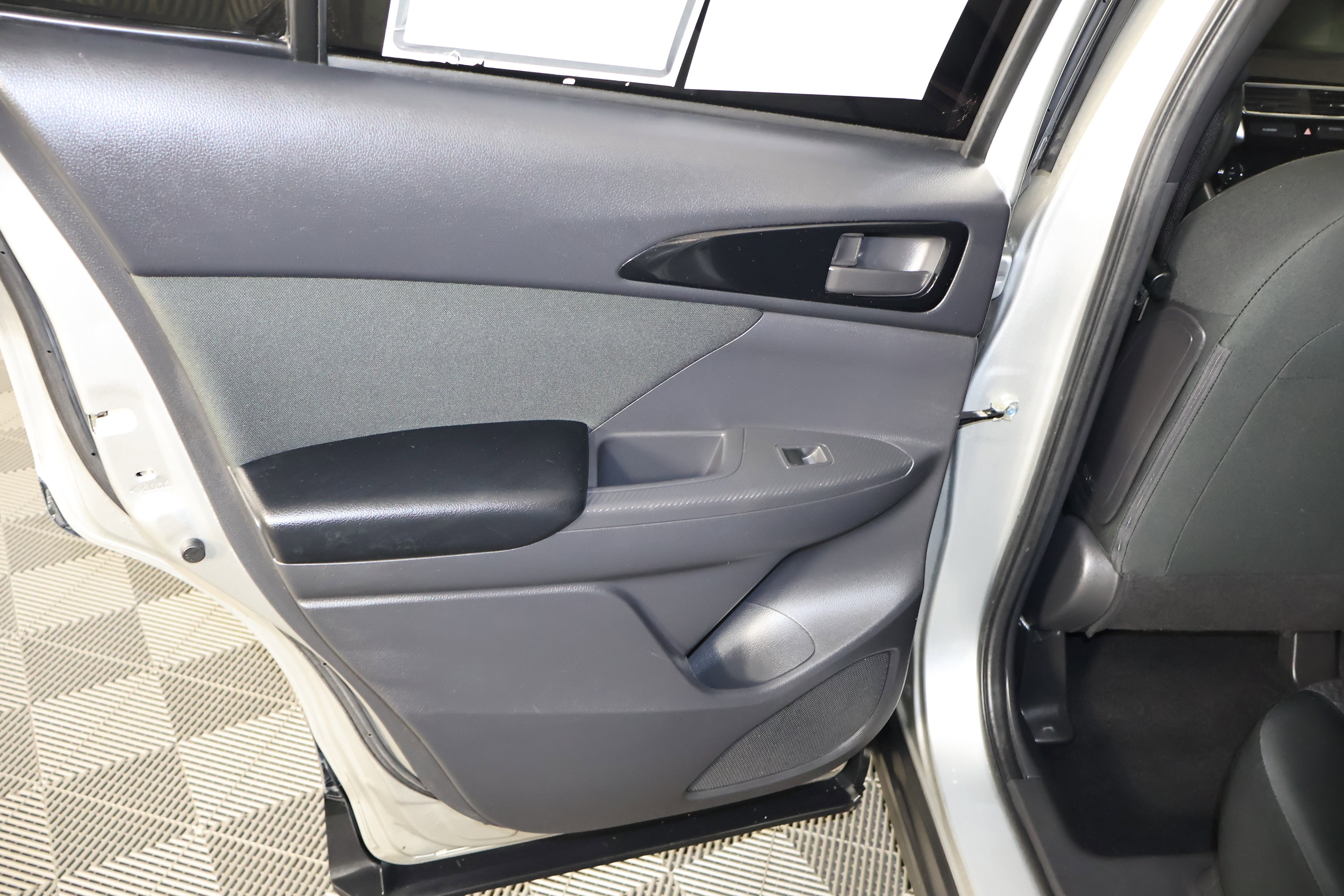 Used 2018 Mitsubishi Eclipse Cross LE image 44