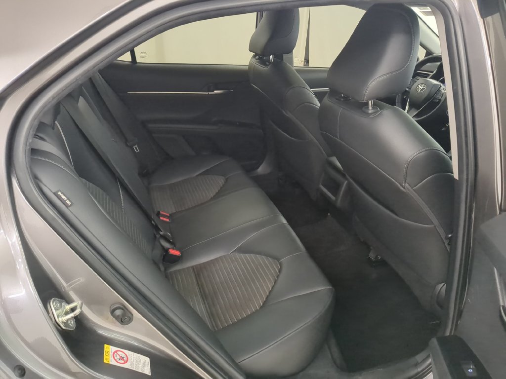 Used 2018 Toyota Camry SE w/ Moonroof Package FWD image 29