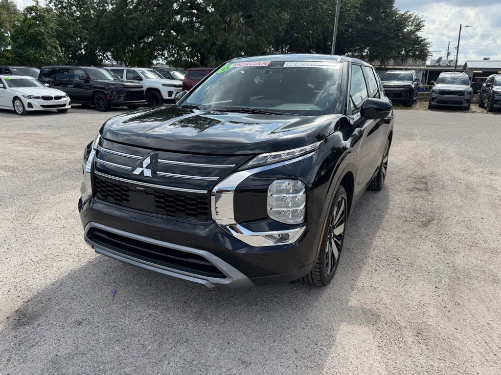 Used 2025 Mitsubishi Outlander SE AWD/4WD image 2