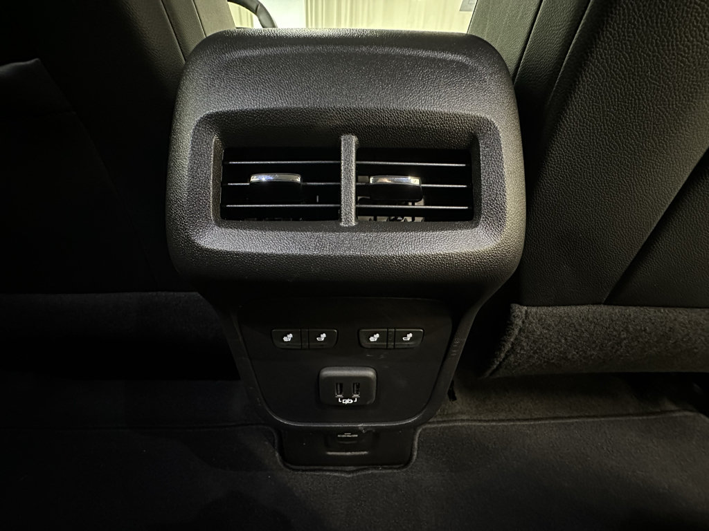 Used 2024 Chevrolet Equinox Premier FWD image 19