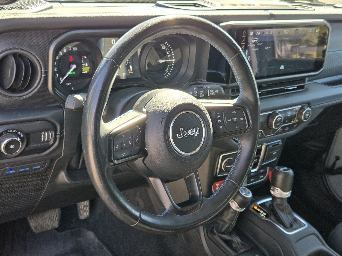 Used 2024 Jeep Wrangler Unlimited Rubicon 4xe w/ Technology Group AWD/4WD image 4