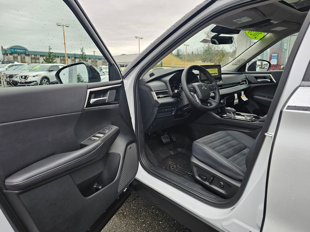 New 2026 Mitsubishi Outlander Trail Edition image 16