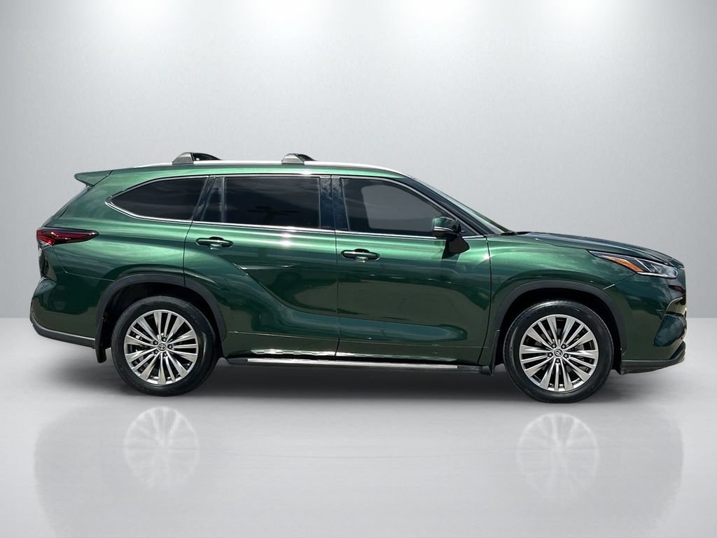 Certified 2024 Toyota Highlander Platinum FWD image 4