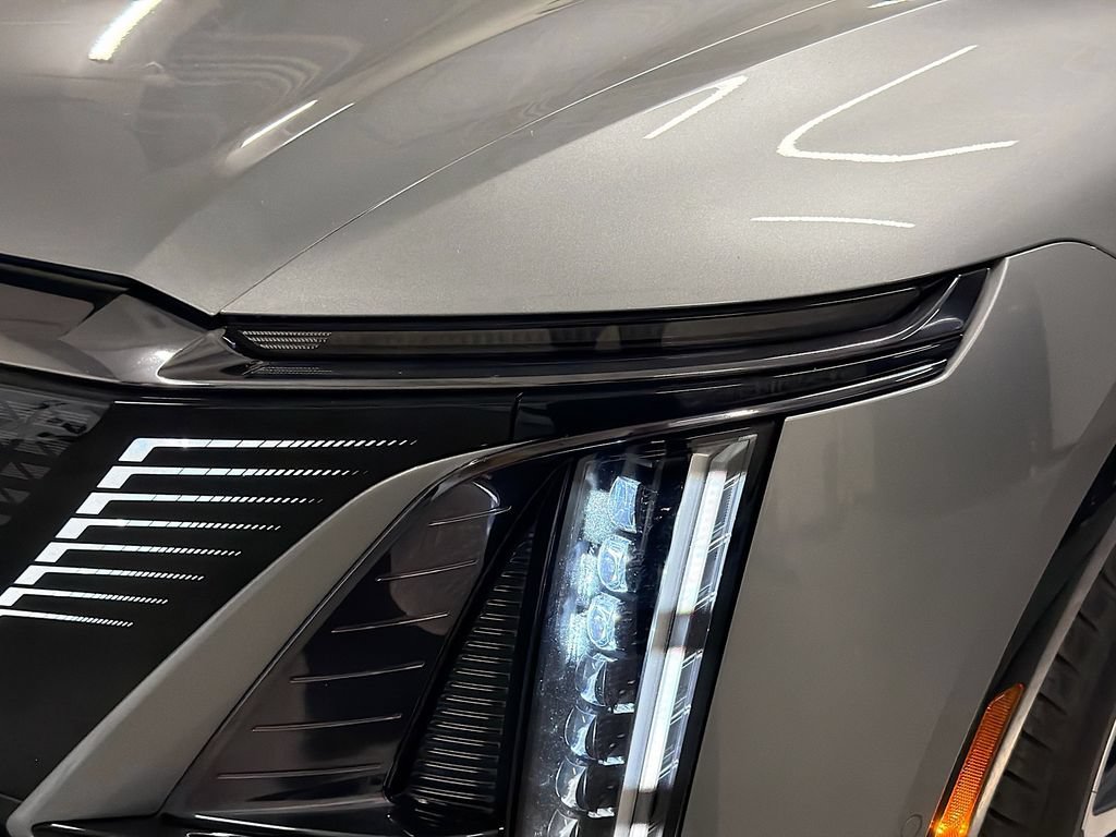 Used 2024 Cadillac Lyriq Sport RWD image 32