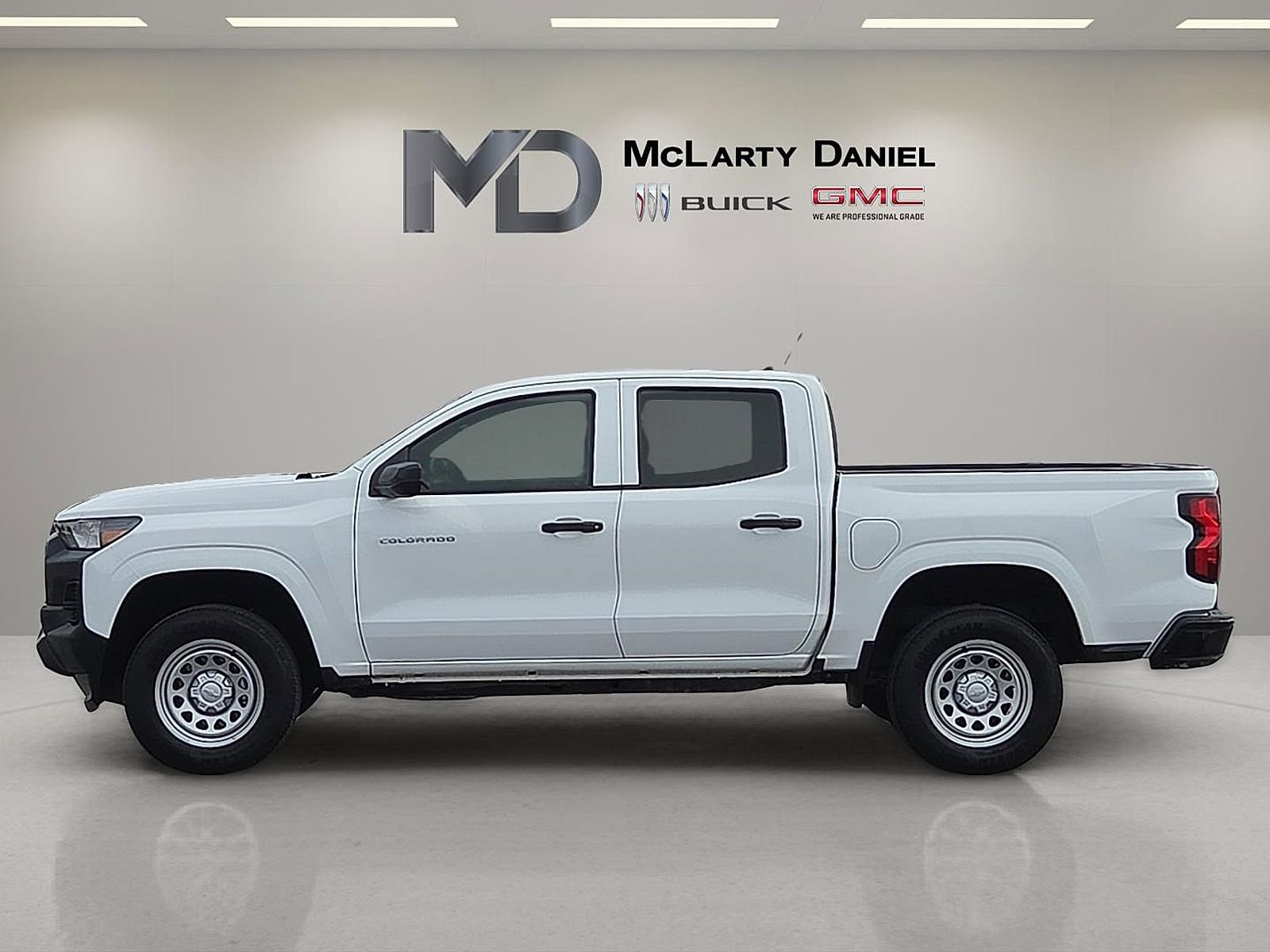 Certified 2024 Chevrolet Colorado W/T w/ WT Convenience Package II image 3