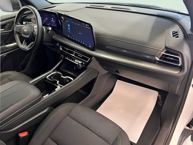 Used 2025 Chevrolet Traverse LT image 12