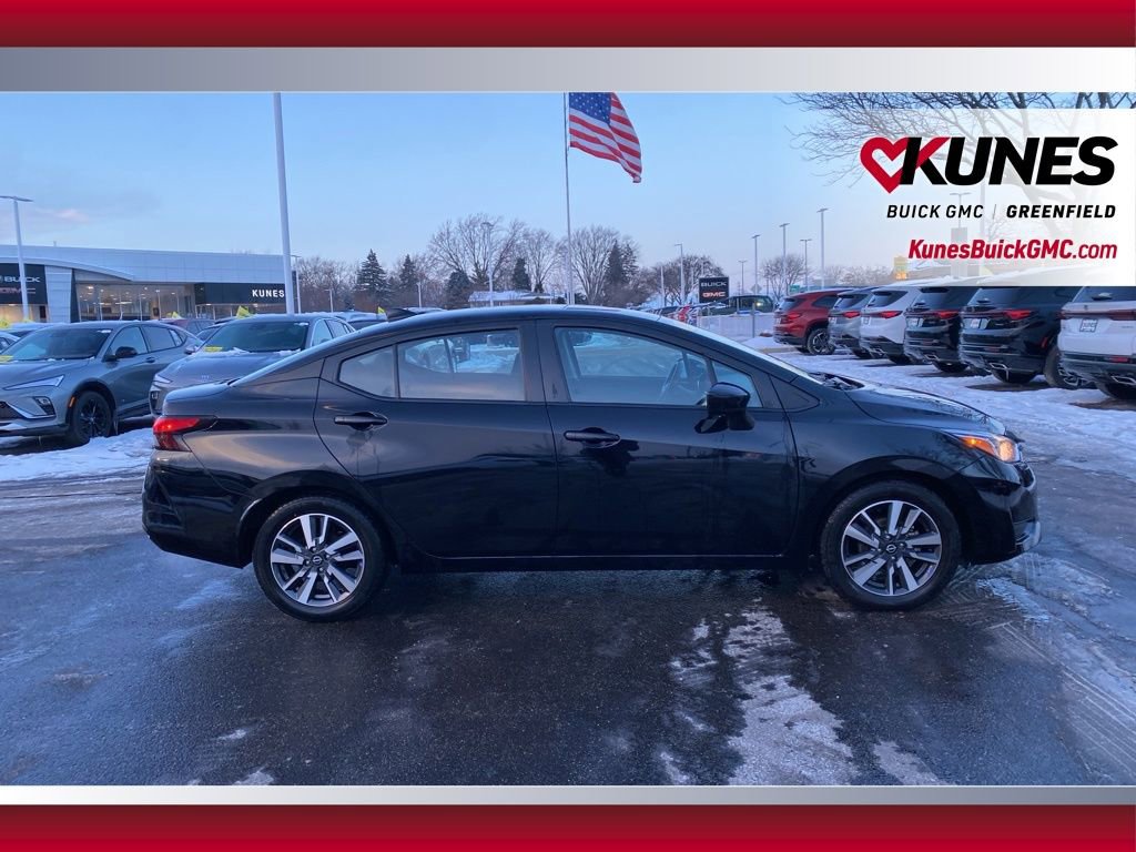 Used 2023 Nissan Versa SV image 4