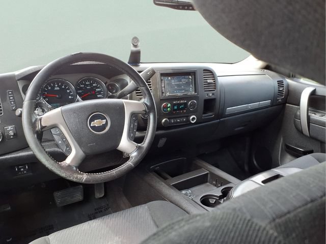 Used 2010 Chevrolet Silverado 2500 LT w/ Interior Plus Package AWD/4WD image 5