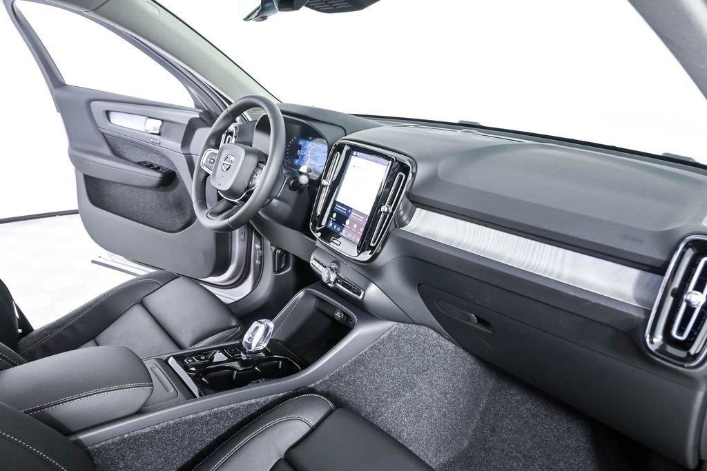 New 2026 Volvo XC40 B5 Plus w/ Protection Package Premier AWD/4WD image 23