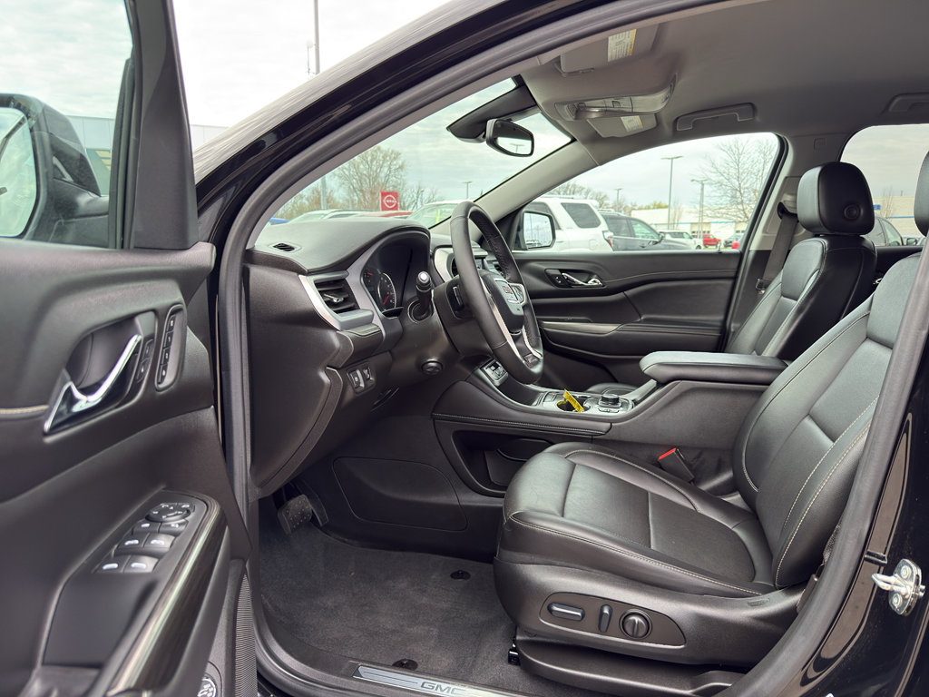 Used 2023 GMC Acadia SLT w/ Preferred Package AWD/4WD image 11