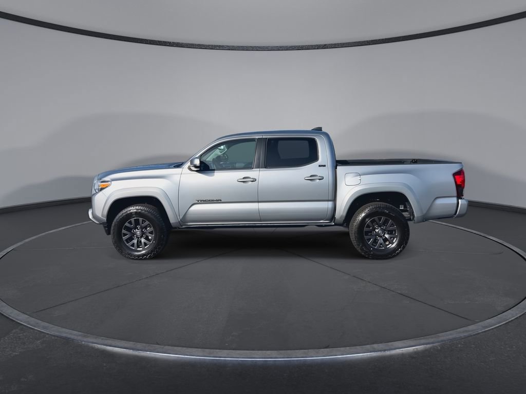 Used 2022 Toyota Tacoma SR5 w/ Technology Package image 5