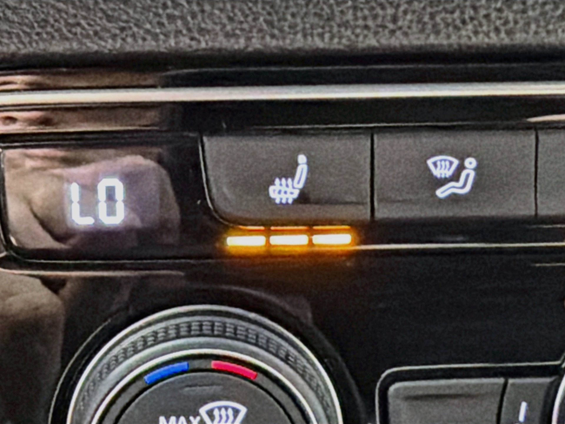 Certified 2023 Volkswagen Atlas Cross Sport SE FWD image 19