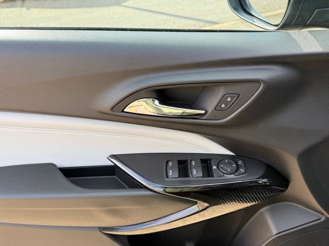 Used 2025 Chevrolet Trax LT FWD image 15