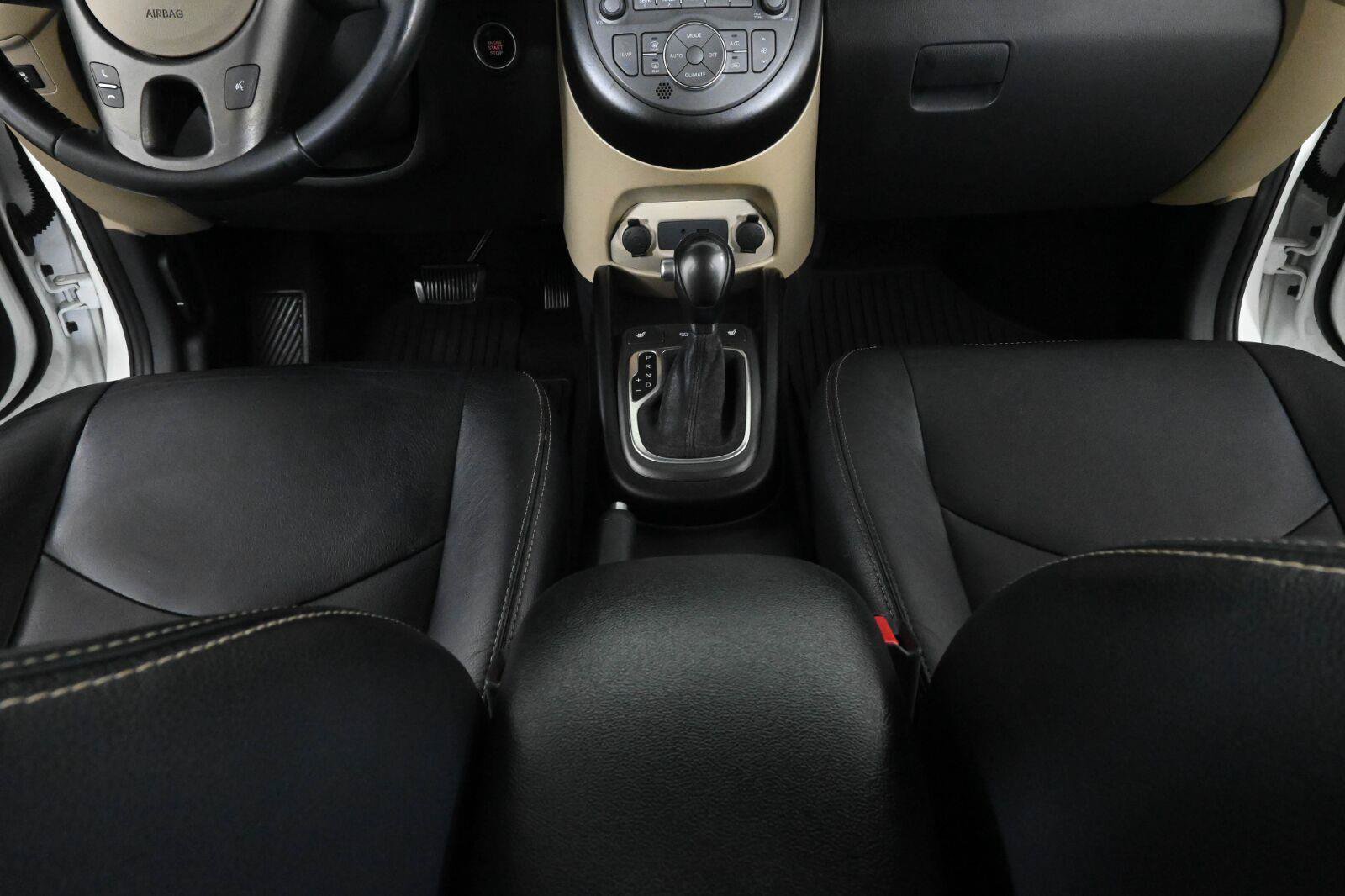 Used 2013 Kia Soul ! w/ Premium Pkg FWD image 17