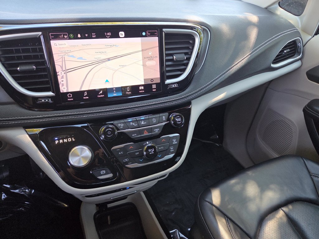 Used 2022 Chrysler Pacifica Touring-L w/ Uconnect Theater Family Group FWD image 33