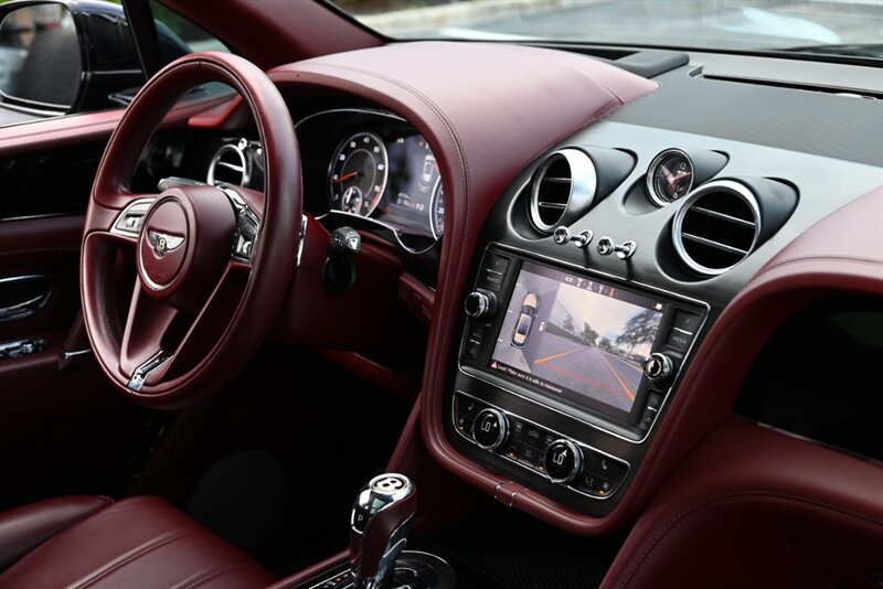Used 2019 Bentley Bentayga AWD/4WD image 27