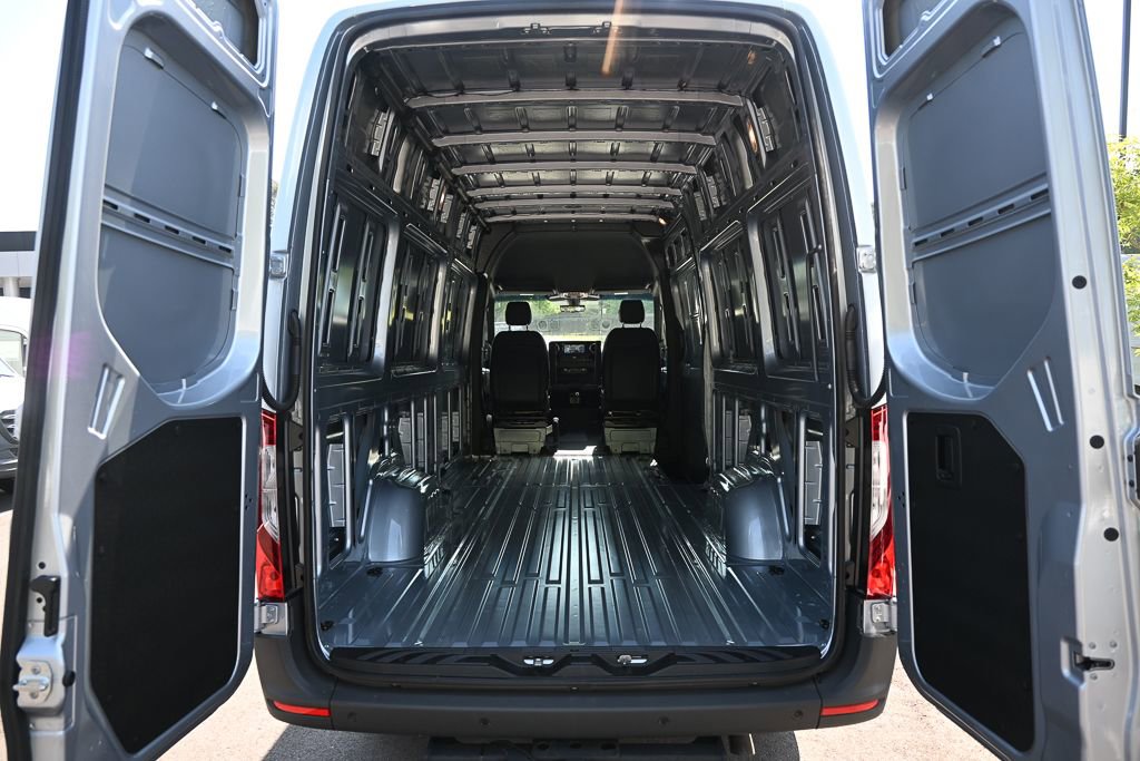 Used 2025 Mercedes-Benz Sprinter 2500 image 30