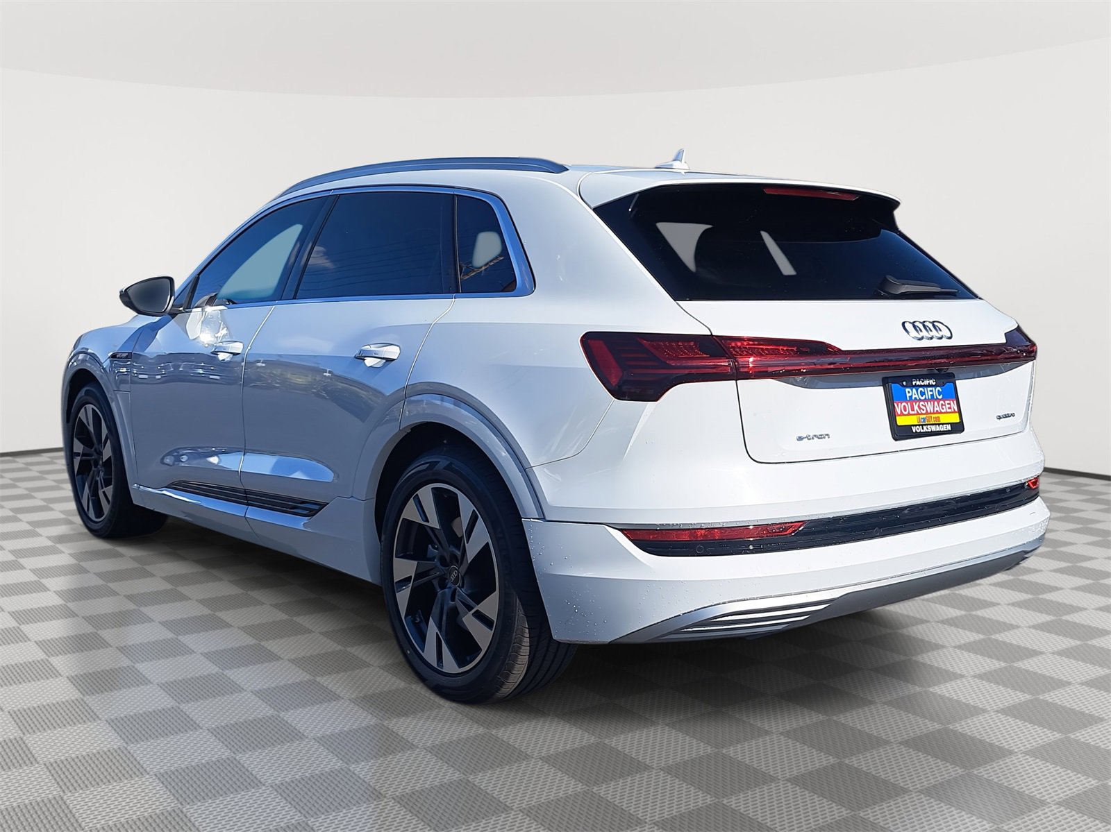 Used 2023 Audi e-tron Premium image 7