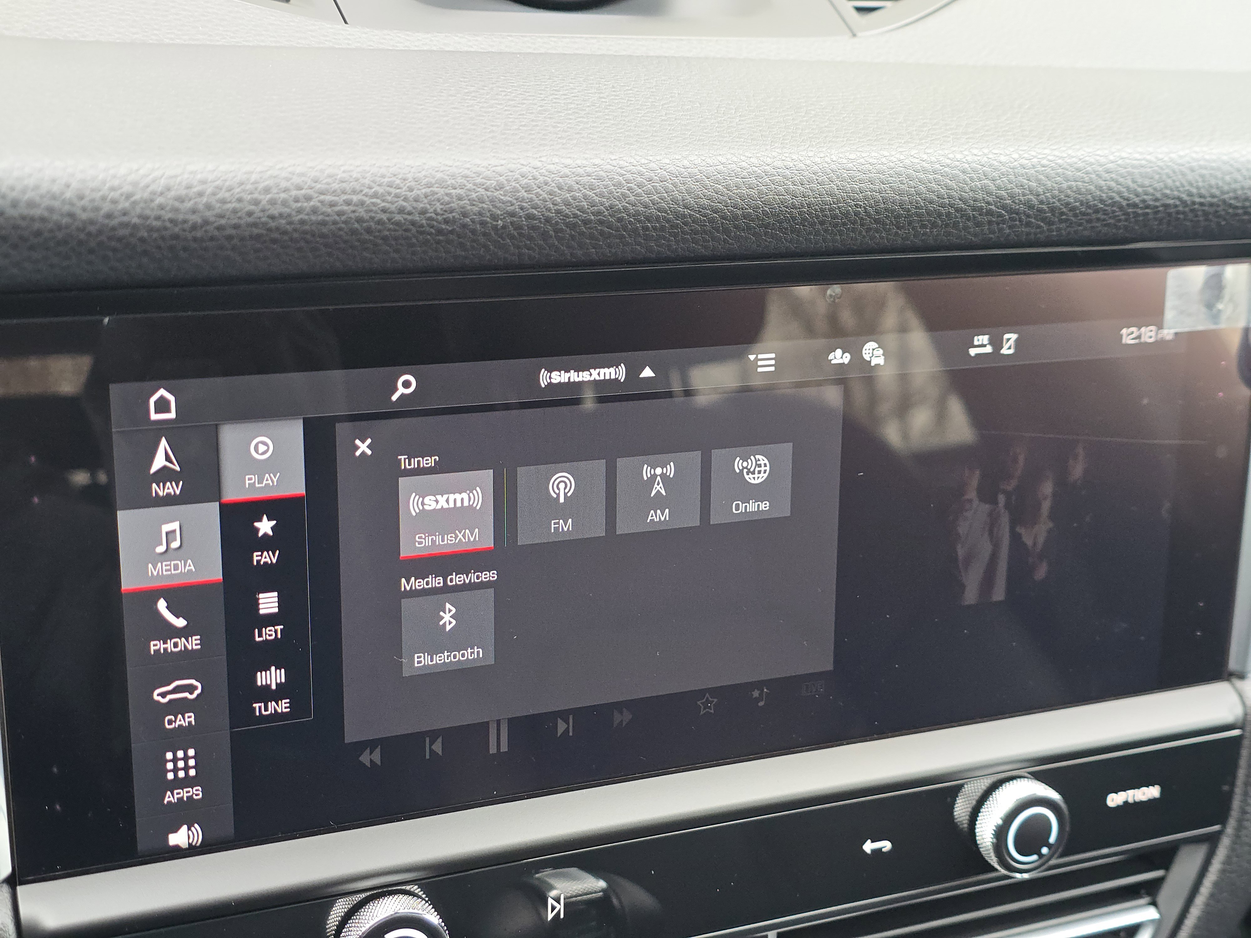 Certified 2025 Porsche Macan AWD/4WD image 23