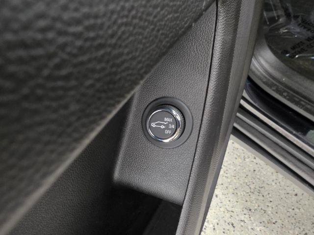 Used 2020 Chevrolet Traverse LT AWD/4WD image 37