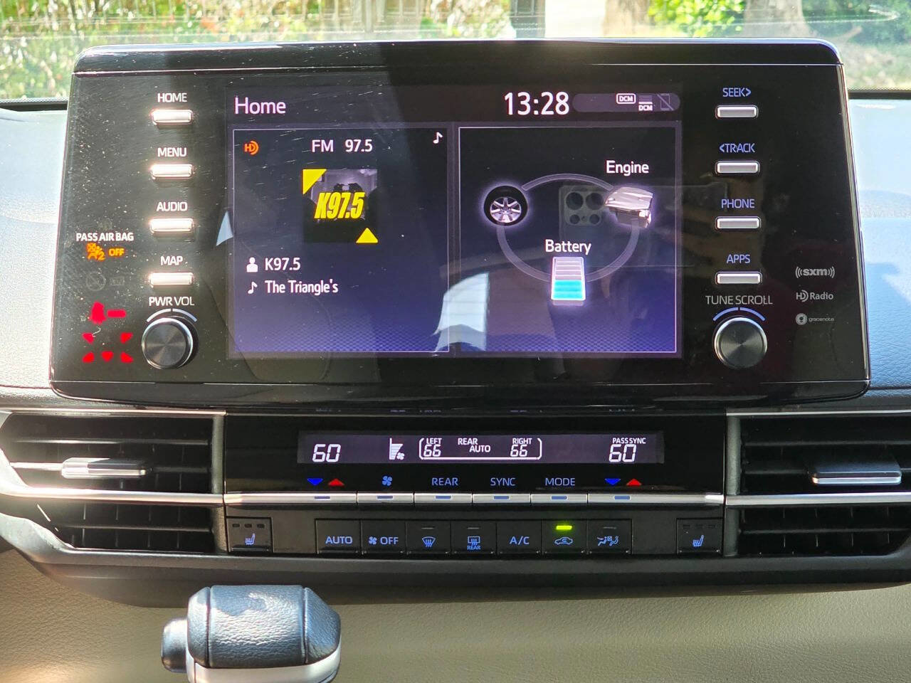 Used 2021 Toyota Sienna XLE FWD image 22